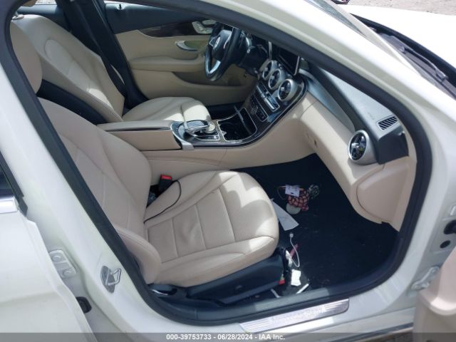 55SWF4JB8FU075246 Mercedes-Benz C 300 Luxury/sport