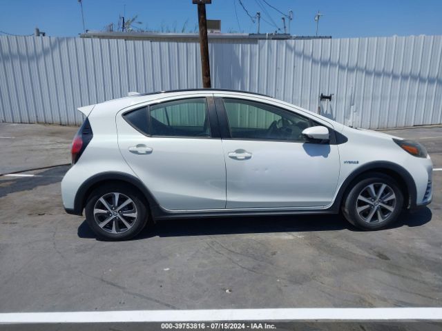 JTDKDTB33J1600142 Toyota Prius C One