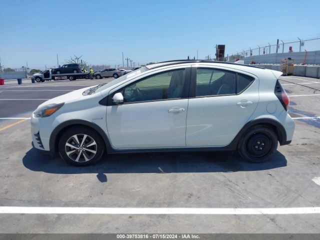 JTDKDTB33J1600142 Toyota Prius C One