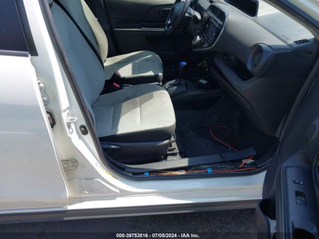 JTDKDTB33J1600142 Toyota Prius C One