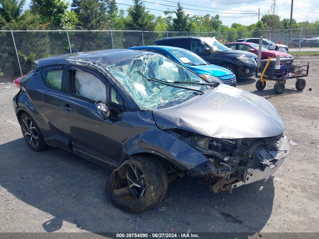 Toyota C-HR XLE 2019 JTNKHMBX7K1060644 main image