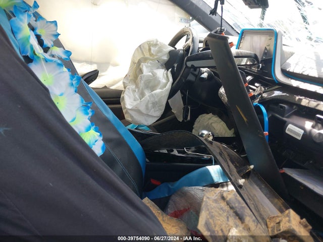 Toyota C-HR XLE 2019 JTNKHMBX7K1060644 Image 5
