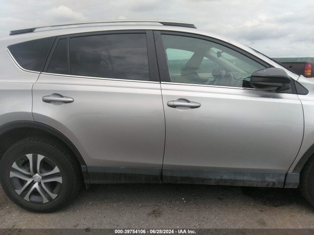 Toyota RAV4 LE 2017 2T3BFREV6HW589885 Image 13