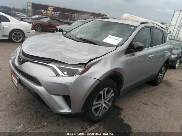 Toyota RAV4 LE 2017 2T3BFREV6HW589885 Image 2
