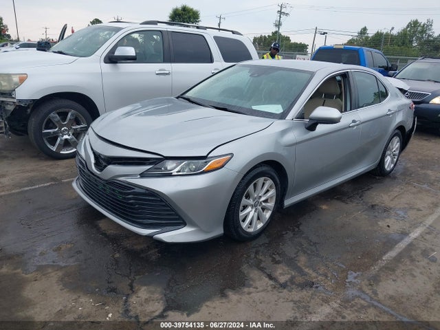 Toyota CAMRY LE 2020 4T1C11AK0LU912197 Image 2