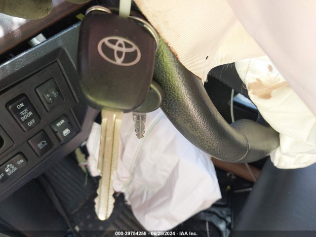 5TFHY5F17KX810485 Toyota Tundra Limited 5.7l V8