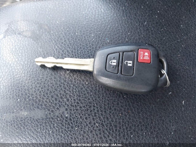 Toyota RAV4 LE 2015 JTMBFREV8FD114832 Image 11