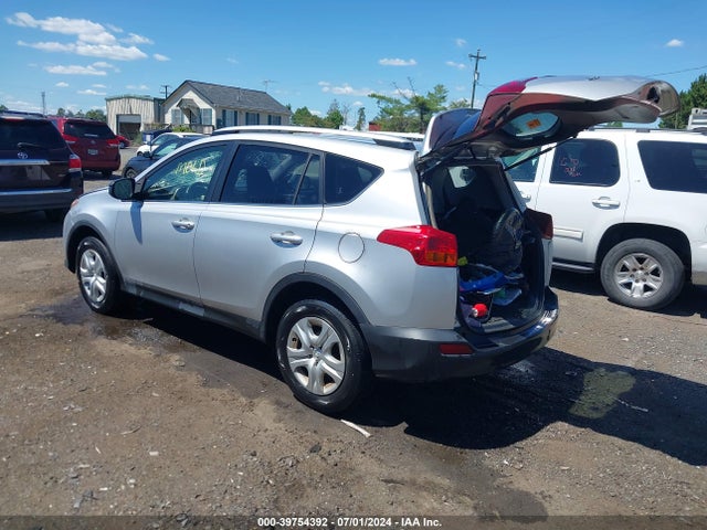 Toyota RAV4 LE 2015 JTMBFREV8FD114832 Image 3