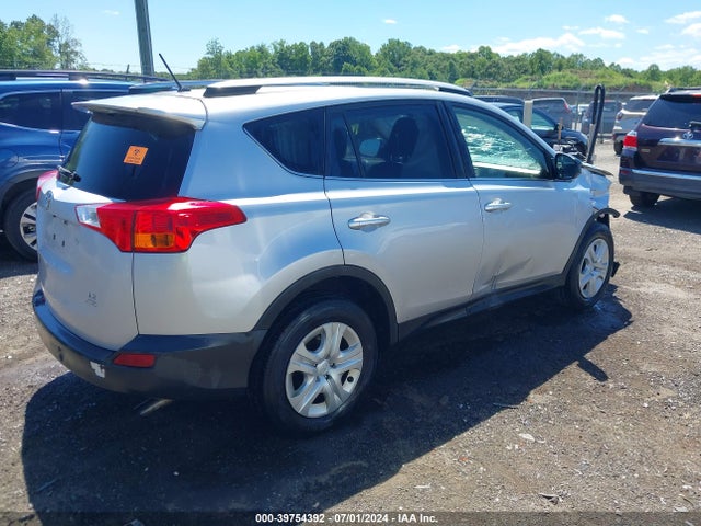 Toyota RAV4 LE 2015 JTMBFREV8FD114832 Image 4