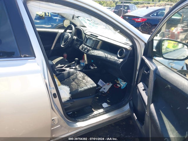 Toyota RAV4 LE 2015 JTMBFREV8FD114832 Image 5