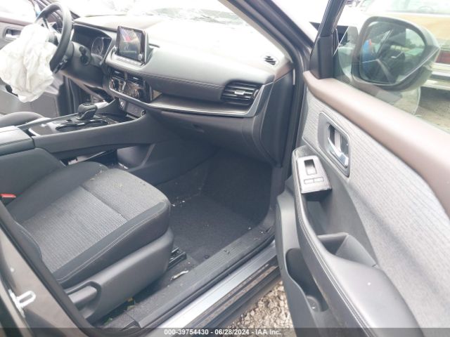5N1BT3BA2NC686180 Nissan Rogue Sv Fwd