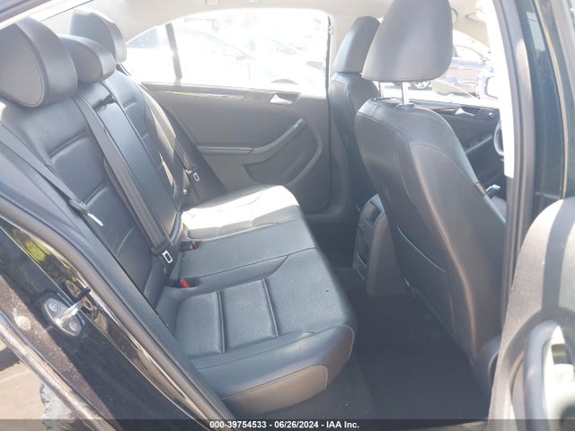 3VWL17AJ4GM217372 Volkswagen Jetta 1.8t Sel