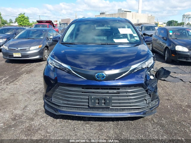 5TDKSKFCXNS069427 Toyota SIENNA LE