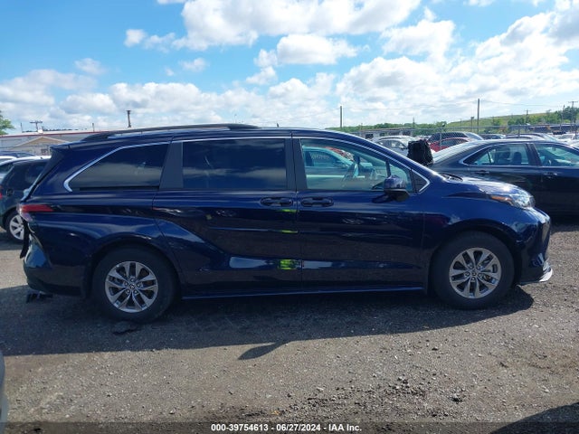 Toyota SIENNA LE 2022 5TDKSKFCXNS069427 Image 13