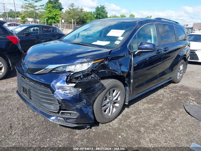 5TDKSKFCXNS069427 Toyota SIENNA LE