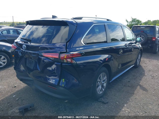 5TDKSKFCXNS069427 Toyota SIENNA LE