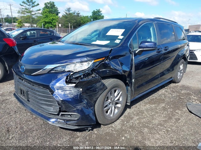 5TDKSKFCXNS069427 Toyota SIENNA LE