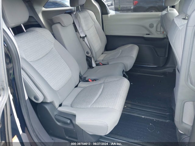 5TDKSKFCXNS069427 Toyota SIENNA LE