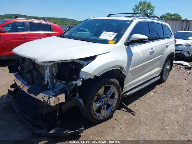 Toyota Highlander Limited Platinum 2018 5TDDZRFH3JS874396 Image 2