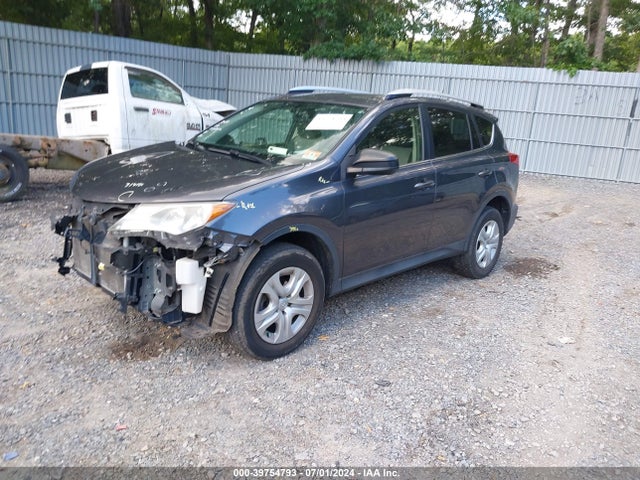 Toyota RAV4 LE 2015 JTMBFREV1FJ026657 Image 2