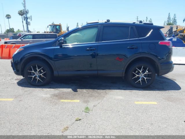 JTMNFREV4JJ200940 Toyota RAV4 SE