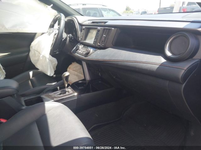 JTMNFREV4JJ200940 Toyota RAV4 SE