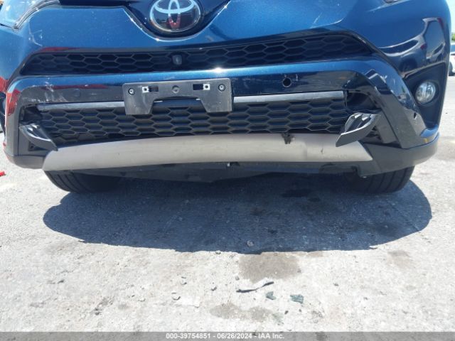 JTMNFREV4JJ200940 Toyota RAV4 SE