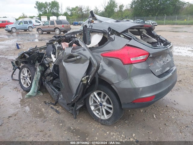 Ford FOCUS SE 2016 1FADP3K27GL250802 Image 3