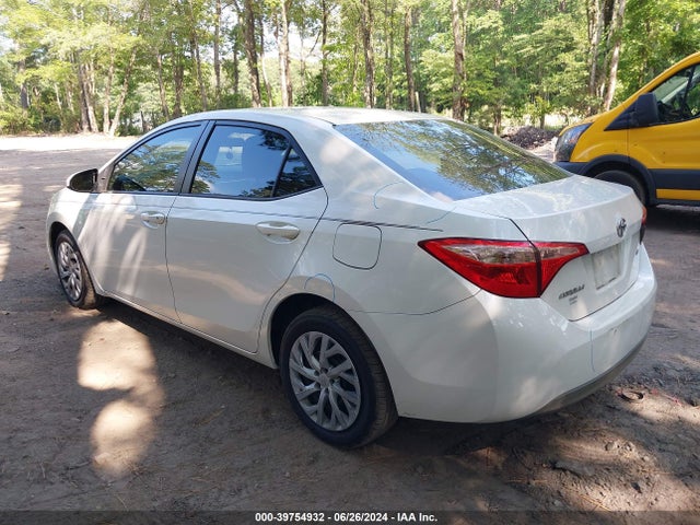 Toyota COROLLA LE 2017 5YFBURHE4HP687468 Image 3