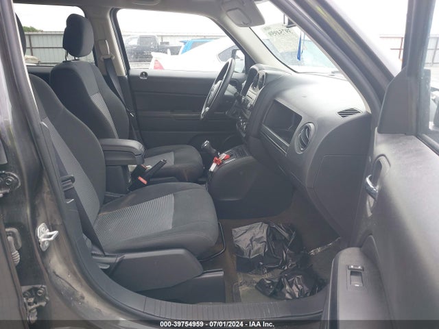 1C4NJRBB1HD106130 Jeep Patriot Sport 4x4