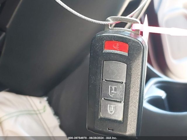 JA4AD3A3XGZ011705 Mitsubishi Outlander Se