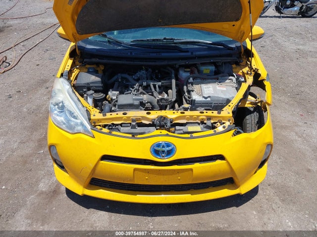 Toyota Prius C Four 2014 JTDKDTB36E1069833 Image 10