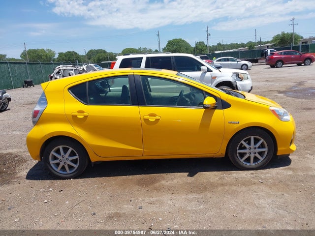 Toyota Prius C Four 2014 JTDKDTB36E1069833 Image 14