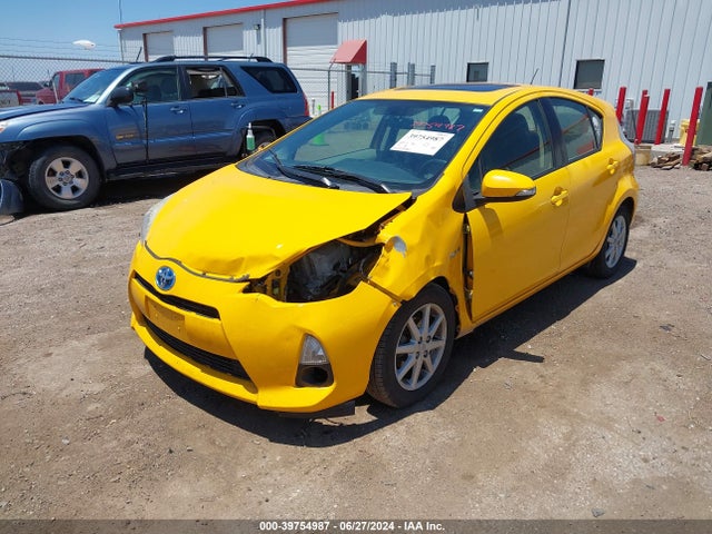 Toyota Prius C Four 2014 JTDKDTB36E1069833 Image 2