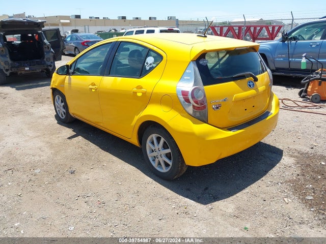Toyota Prius C Four 2014 JTDKDTB36E1069833 Image 3