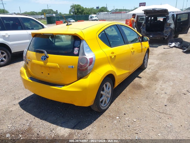 Toyota Prius C Four 2014 JTDKDTB36E1069833 Image 4