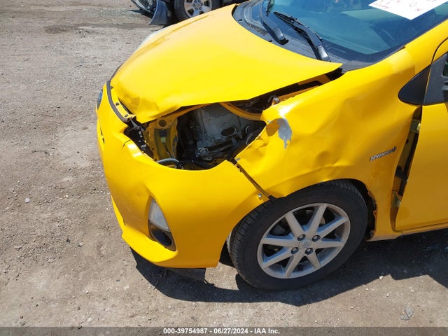 Toyota Prius C Four 2014 JTDKDTB36E1069833 Image 6