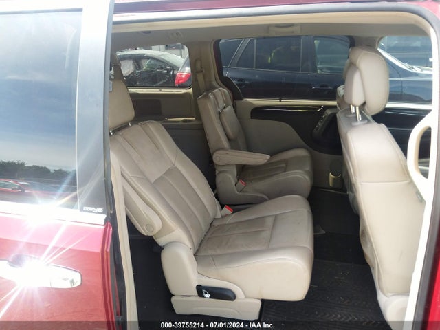 2C4RC1GG7ER164379 Chrysler Town & Country Limited