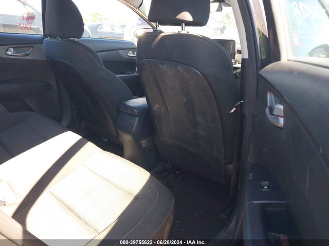 3KPF24AD1KE099564 KIA Forte Lxs