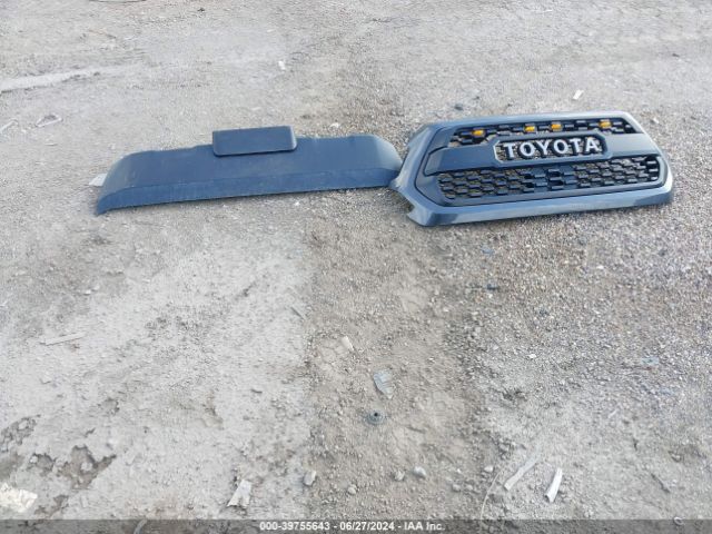 3TMAZ5CN8JM068995 Toyota Tacoma Sr5 V6