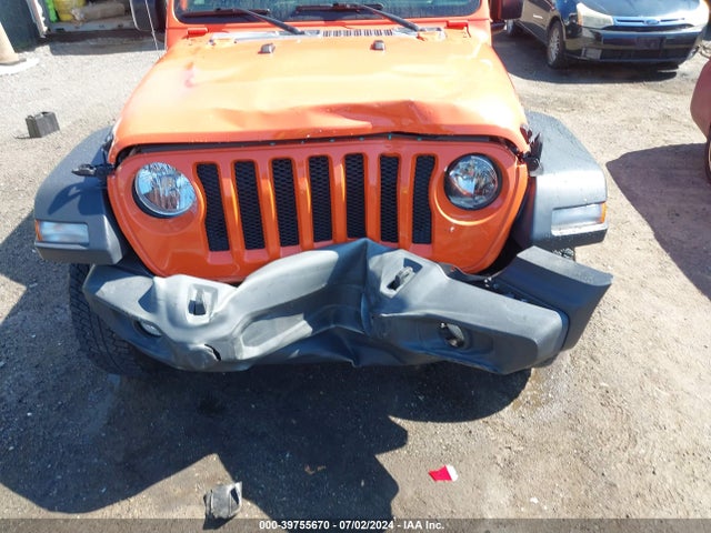 1C4HJXDG1JW274516 Jeep Wrangler Unlimited Sport S 4x4