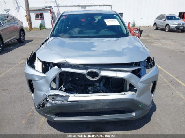2T3G1RFV1NW285264 Toyota RAV4 LE