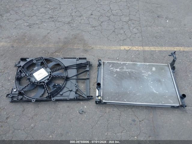 2T3G1RFV1NW285264 Toyota RAV4 LE