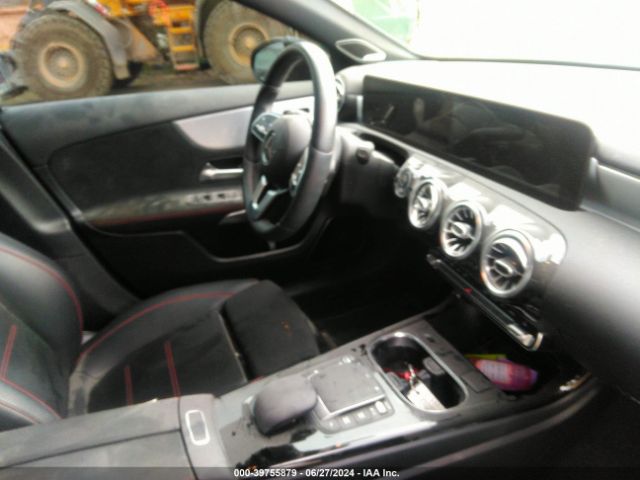 W1K3G4FB3MJ319598 Mercedes-Benz A 220 4matic