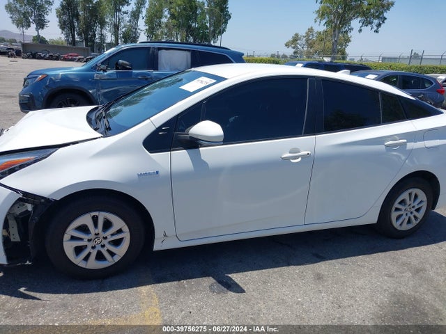 Toyota Prius Two 2016 JTDKBRFU1G3011812 Image 14
