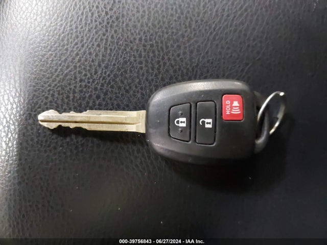 Toyota RAV4 LE 2015 JTMBFREVXFJ019917 Image 11