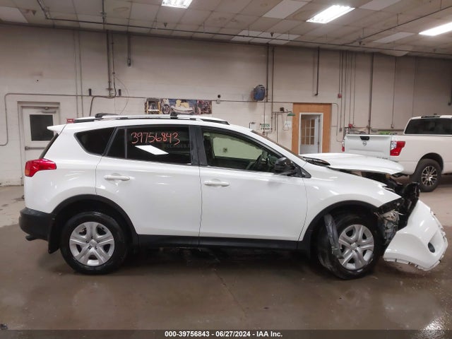 Toyota RAV4 LE 2015 JTMBFREVXFJ019917 Image 14