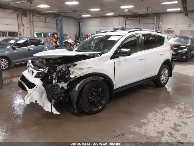 Toyota RAV4 LE 2015 JTMBFREVXFJ019917 Image 2