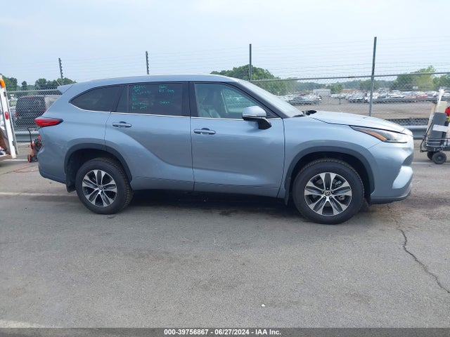 Toyota Highlander Xle 2022 5TDGZRBH8NS192364 Image 13