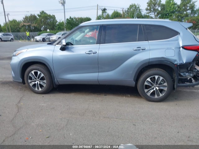 Toyota Highlander Xle 2022 5TDGZRBH8NS192364 Image 14